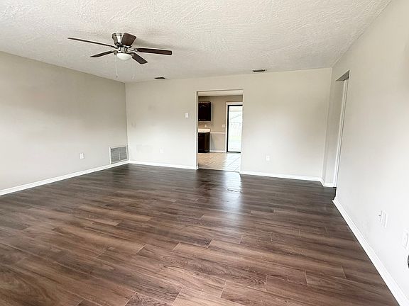 3rd image of 4345 SE 59th St