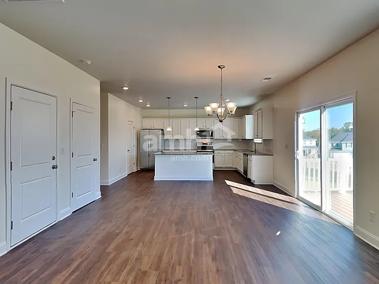 136 Hazel Park Dr — Photo 4