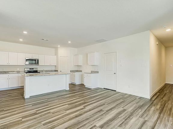 5th image of 1903 Chapel Hill Rd