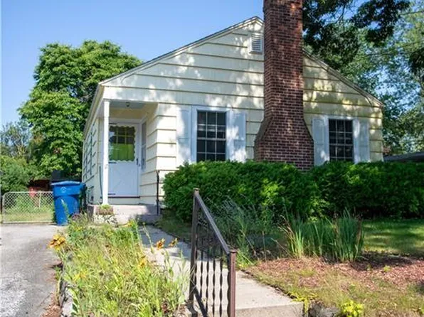 17 Stone Street, Waterford, CT 06385