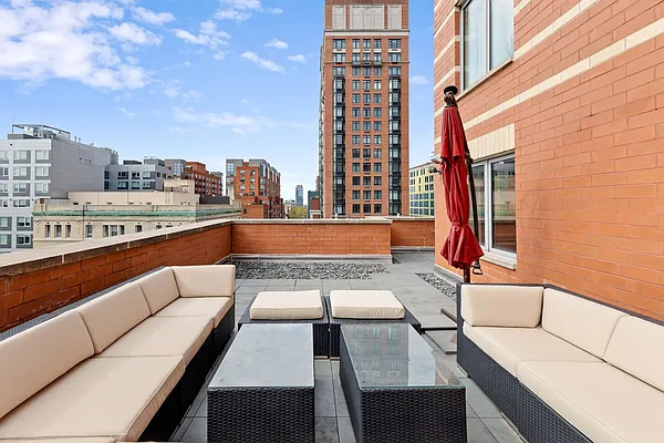 Rented by Compass | media 32