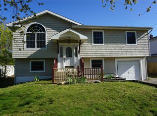 17 Fountain Ave, Selden, NY 11784