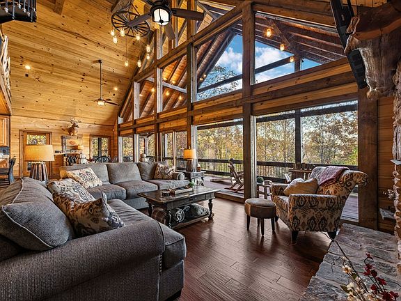 5th image of 904 Raccoon Rd