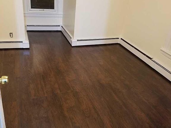 3rd image of 540 Van Cortlandt Park Ave