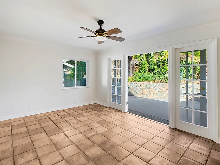 2401 Olive Ave — Photo 26