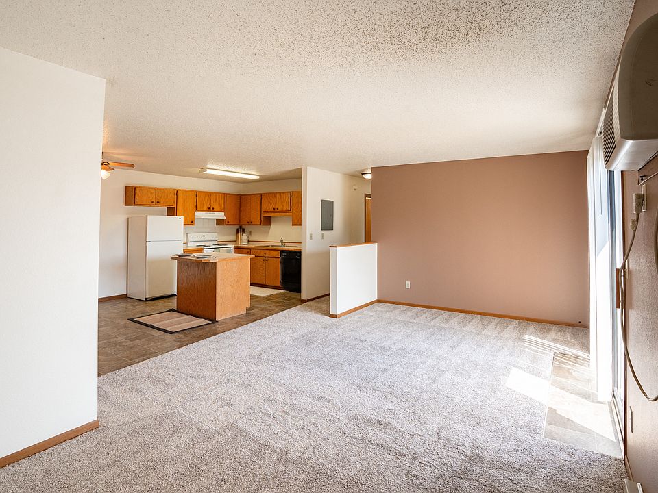 Fargo, ND Hunters Run 2 Apartments | Living