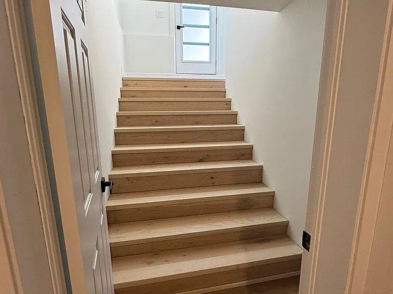 23 Chatsworth Ct #LOWER — Photo 2
