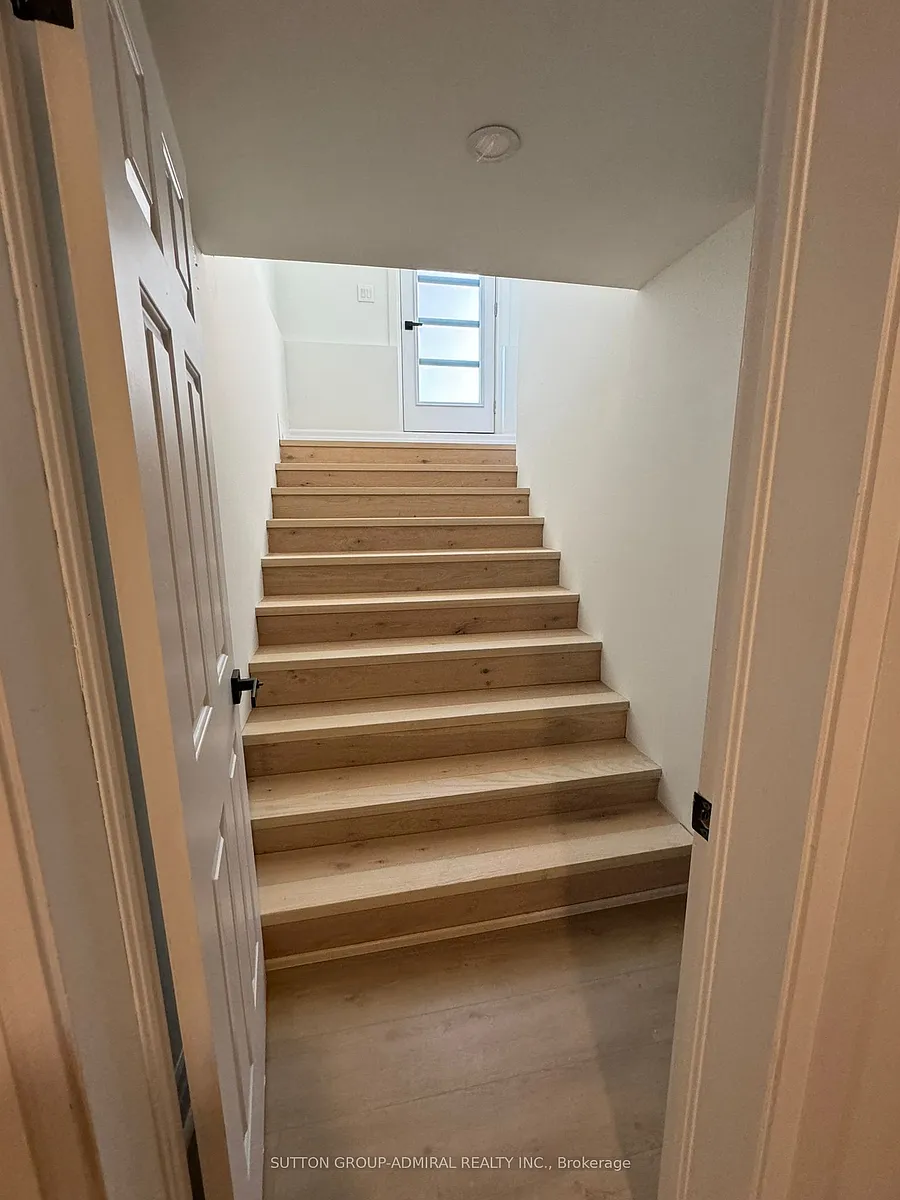 Building Photo - 23 Chatsworth Ct #LOWER