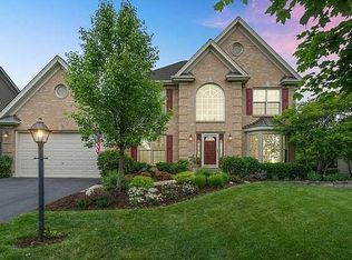 601 Tanager Ln, West Chicago, IL 60185