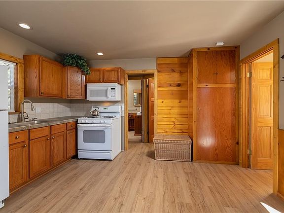 2nd image of 40210 Mahanoy Ln