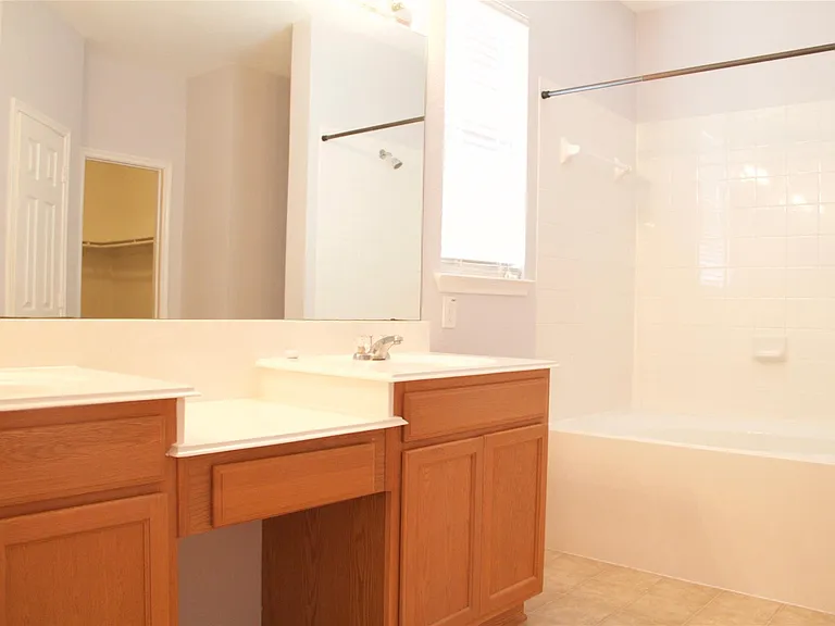 2711 Cally Ct — Photo 18