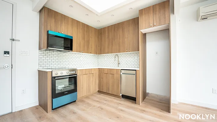 Rented by Nooklyn NYC LLC | media 171