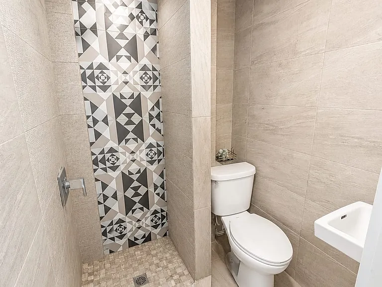 1285 Jefferson Ave #1 — Photo 5