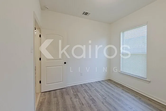 215 Peppercorn Way — Photo 11