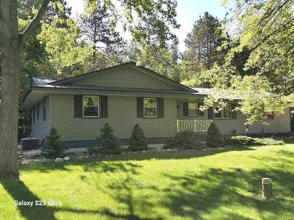 5139 Paradise Dr, Beaverton, MI 48612