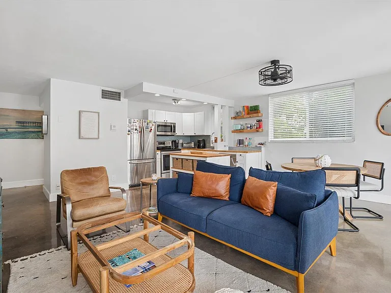 524 Orton Ave #201 — Photo 3