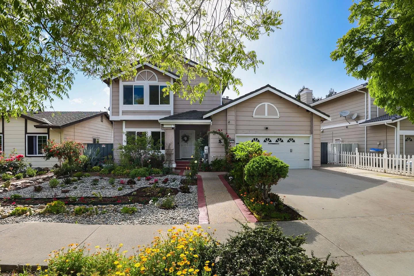 3227 Heritage Estates Dr photo 1