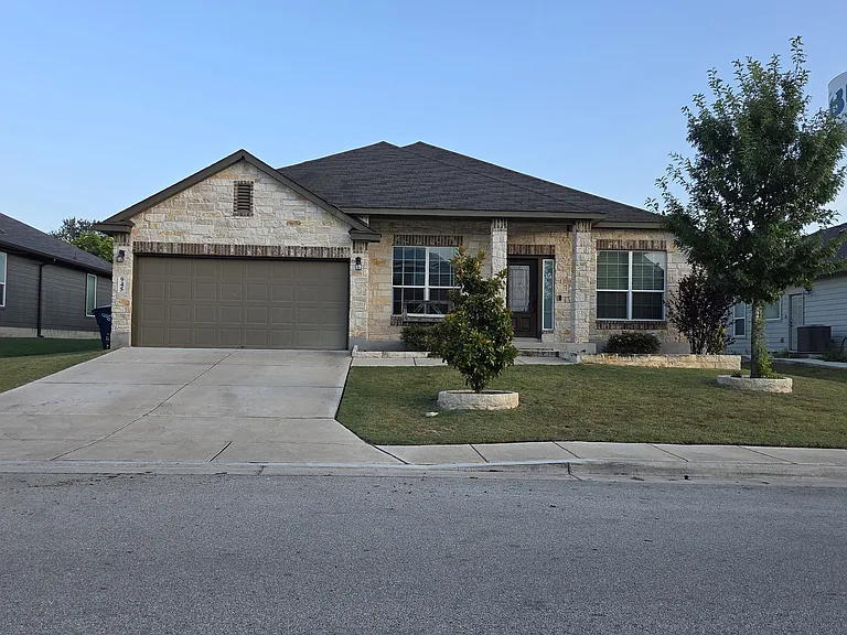 945 Cypress Ml — Photo 4