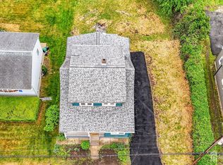 16 Gordon St, Cliffwood, NJ 07721