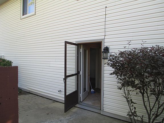 3rd image of 1028 E Crescentville Rd Unit 1028