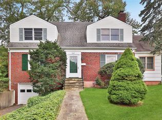 907 Edgewood Ave, Pelham, NY 10803