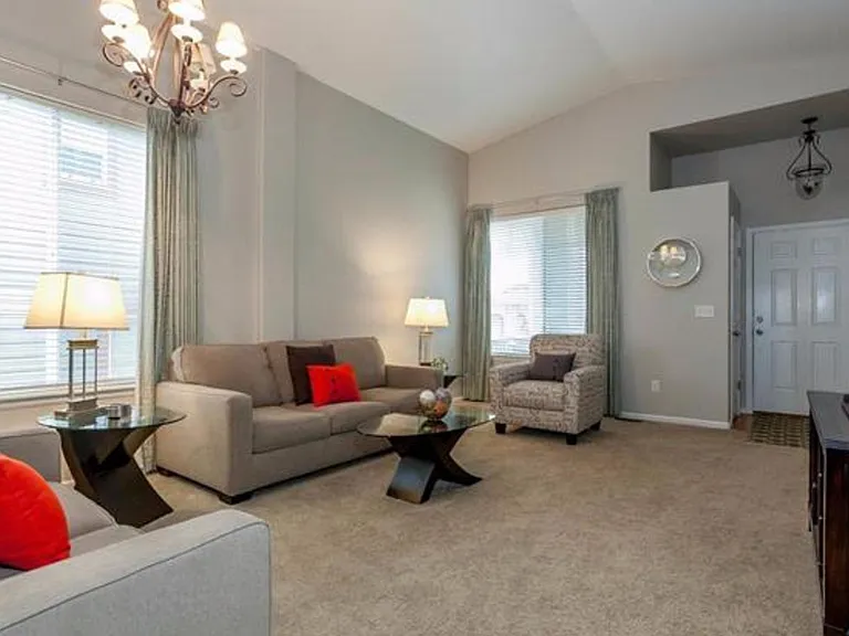 10930 Brooklawn Rd — Photo 3