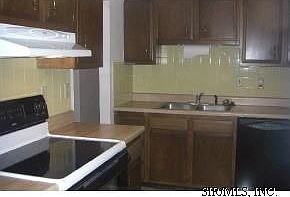 5th image of 1320 Gloucester Dr