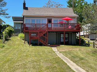 8890 Lakeshore Rd, Fort Gratiot, MI 48059