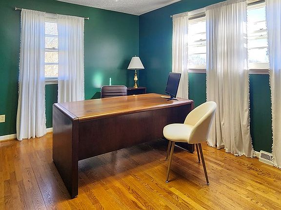 4th image of 3633 Old Forest Rd