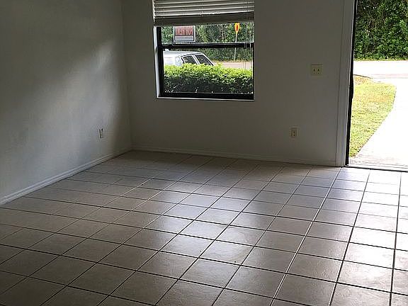 4th image of 3381 NE Masters Ave