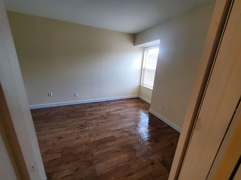 Abbott Acres Apartments — Photo 4