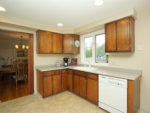 5th image of 469 Seabrook Dr