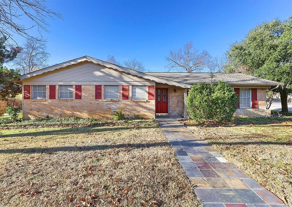 1st image of 2065 Shady Brook Dr