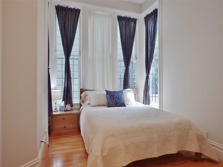1944 Webster St #4 — Photo 6