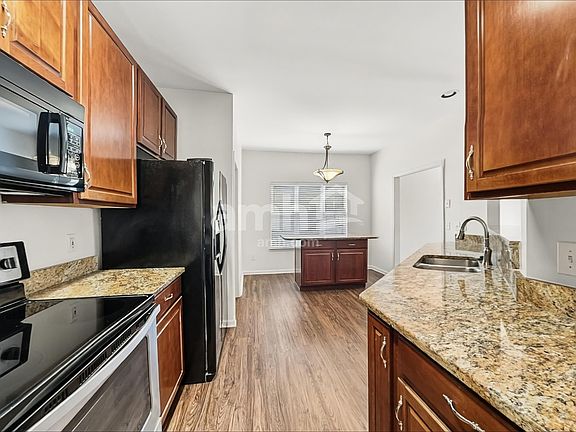 3rd image of 4804 Peninsula Pointe Dr