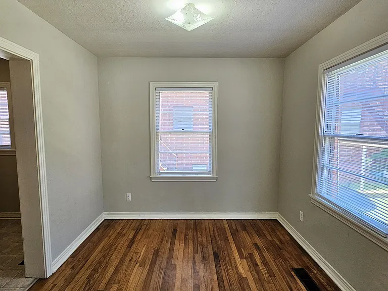 124 S Franklin Blvd — Photo 10