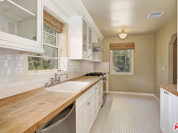 3rd image of 11338 Cashmere St