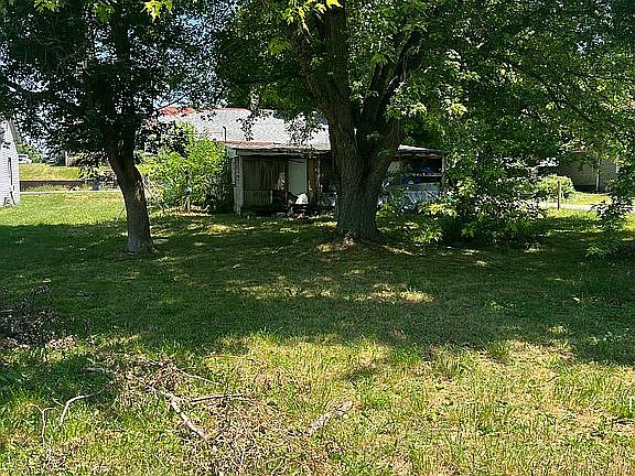 3rd image of 203 N Fountain St