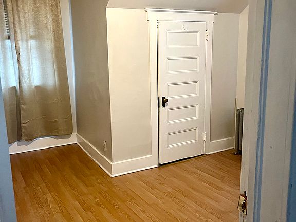 3rd image of 251 Maple Ave APT B