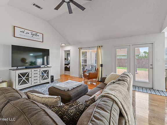 5th image of 16233 Saddle Dr