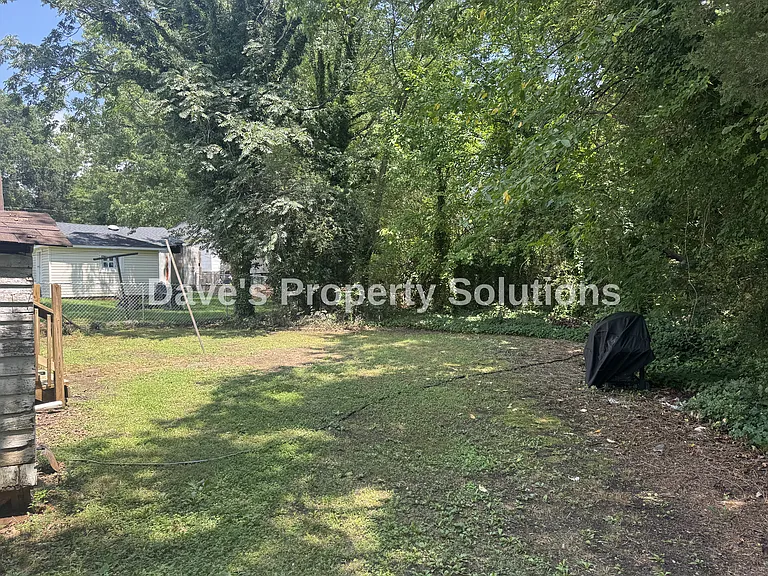 1811 Lomond St — Photo 14