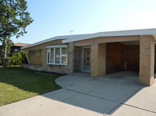 5589 N Vine Ave, Chicago, IL 60656