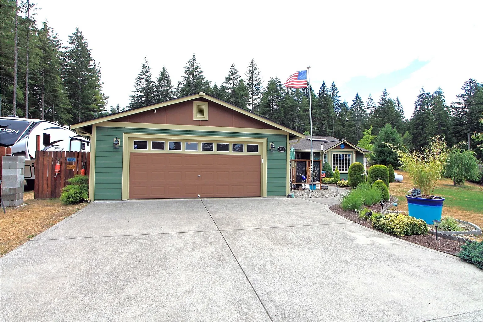 450 E Hillside Drive photo 1