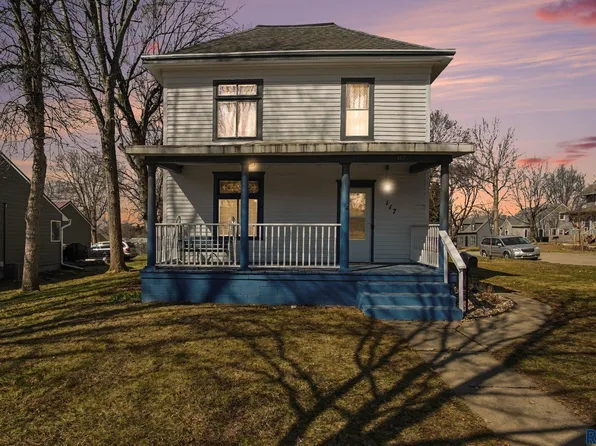 117 N Cottage Grove Ave, Luverne, MN 56156