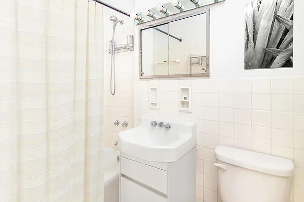 Sold by Re/Max In The City | media 32