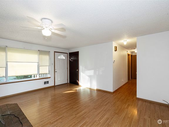 4th image of 2185 California Avenue E