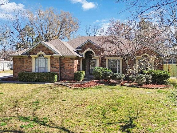 4th image of 2876 S Club Oak Dr