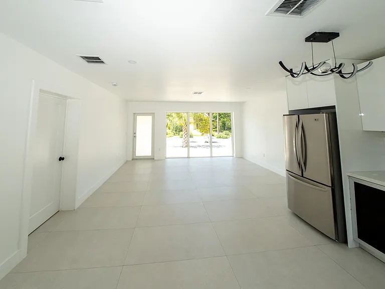 2160 SW 16th Ct — Photo 1
