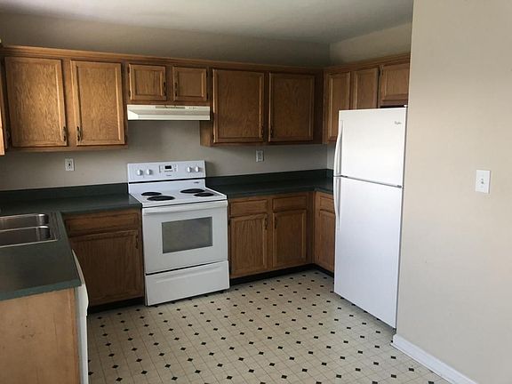 4th image of 634 Big Bear Ln
