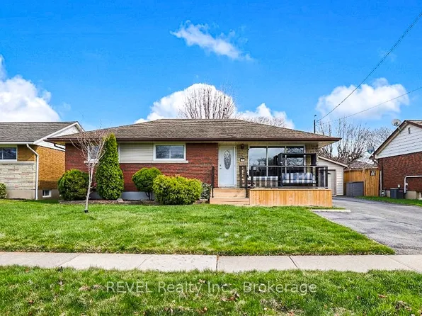 24 Grosvenor St S, Saint Catharines, ON L2M 3E2